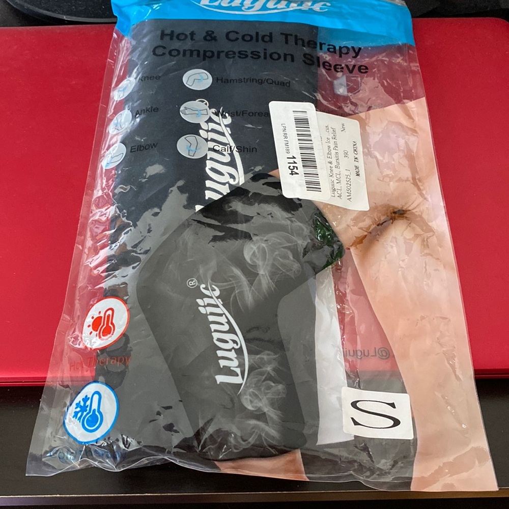 Hot and cold therapy compression sleeve